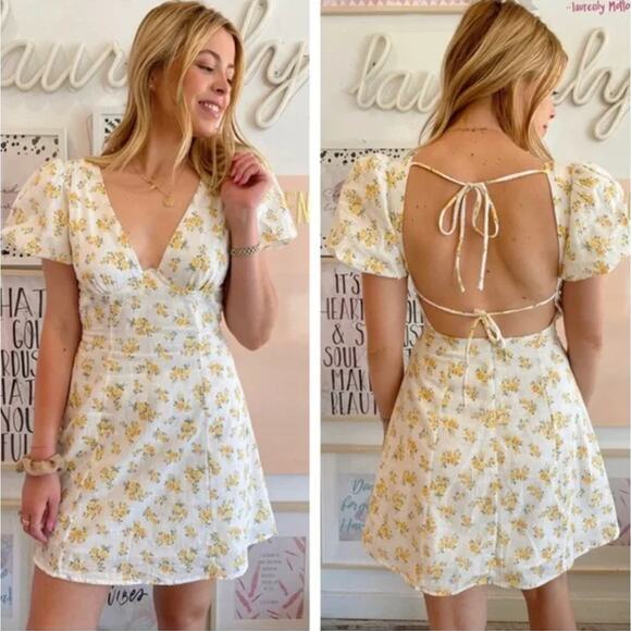 ASTR The Label Dresses & Skirts - New! Astr the label lovegrove floral pilaf sleeve underwire dress, size L